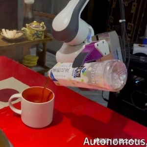 呆板人迈向ChatGPT时候！清华团队初次发现具身智能Scaling Laws ...