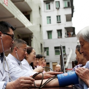 大夫告诫:夏日高血压不醒目的7件事，干的越多，血压越难控制! ...