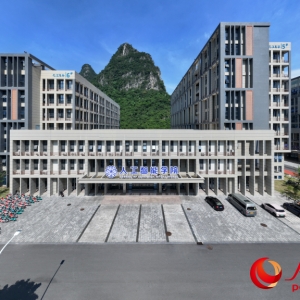 行进中国丨拆掉课堂的“墙”，AI人才向财产生长