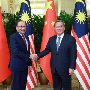 李强访问马来西亚总理安瓦尔