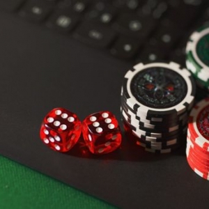 4名步伐员泰国维护赌博网站，月薪32万，效果很刑~