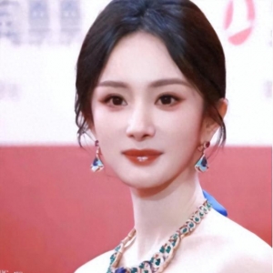 新“四大花旦”出炉：唐嫣刘诗诗出局，杨幂稳坐，85花榜首竟是她 ...